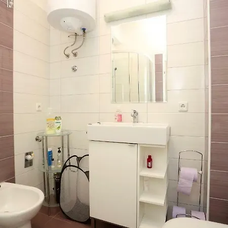 Viola Apartment *