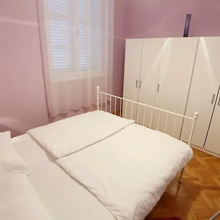 Viola Apartment